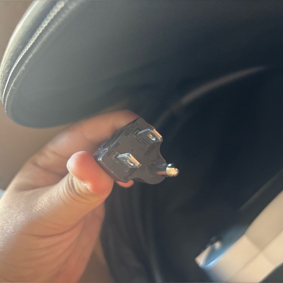 Portable EV Charger Level 1, 15Amp 110V, Electric Vehicle Charger 21Ft Extension - Picture 4 of 9